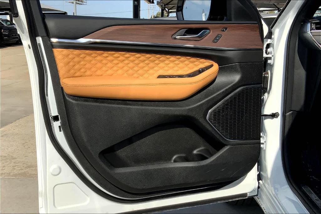 new 2025 Jeep Grand Cherokee car, priced at $53,630