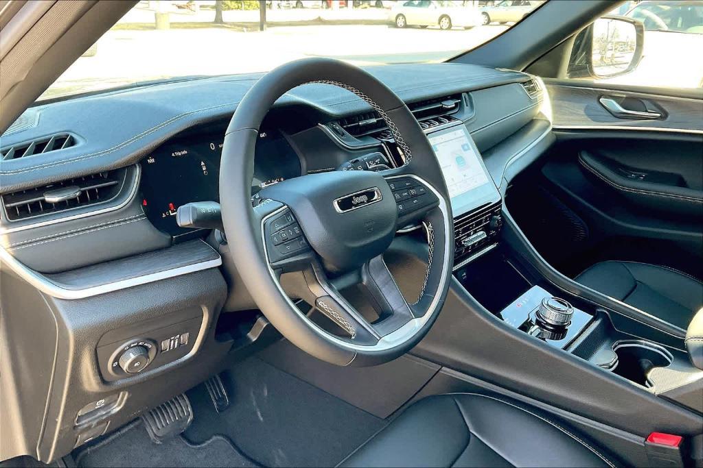 new 2025 Jeep Grand Cherokee car, priced at $47,498