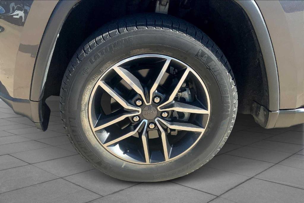 used 2019 Jeep Grand Cherokee car, priced at $18,275