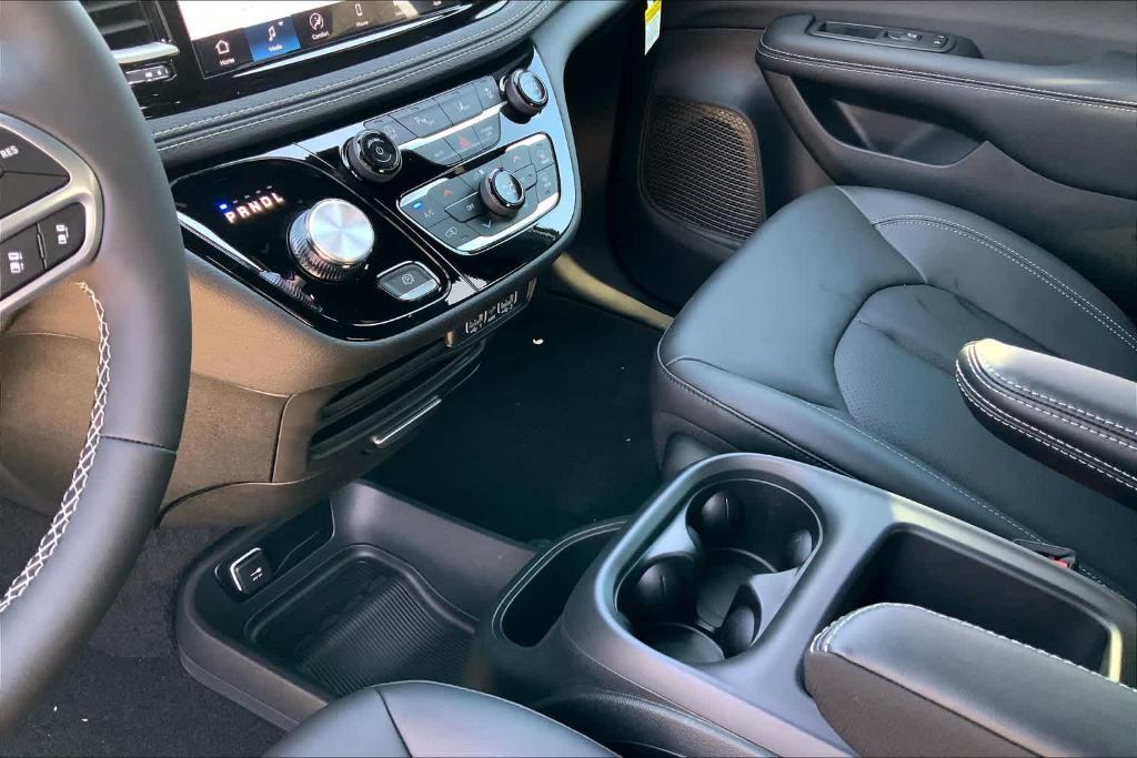 new 2025 Chrysler Pacifica car, priced at $35,745