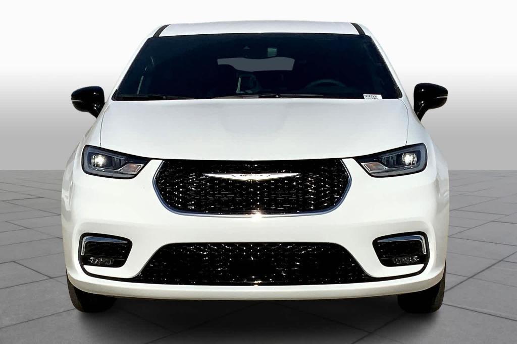 new 2025 Chrysler Pacifica car, priced at $35,745