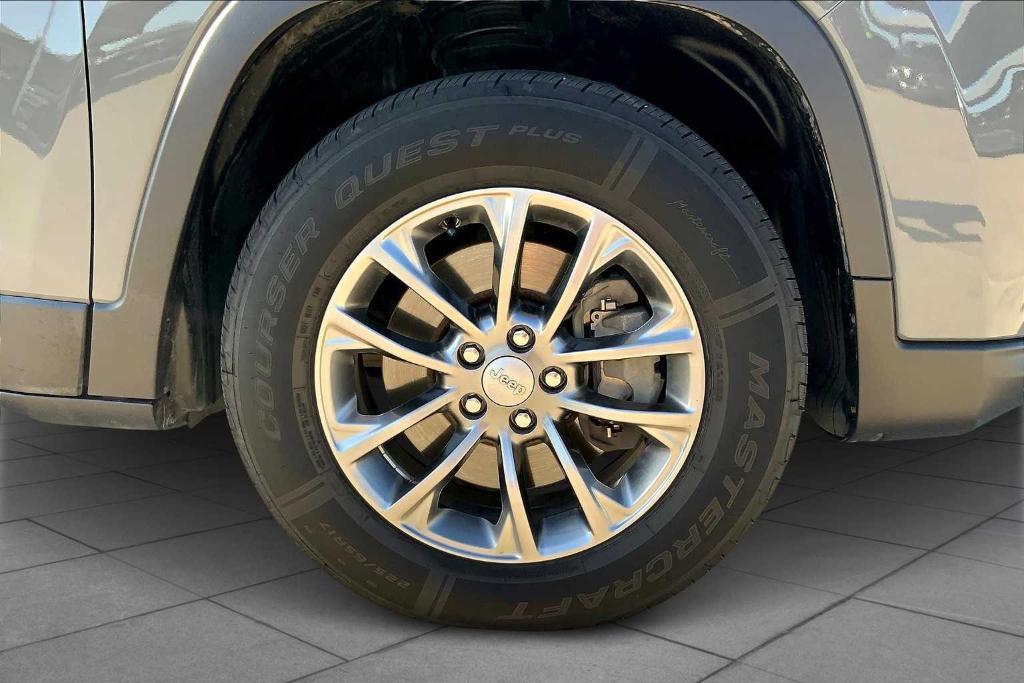 used 2020 Jeep Cherokee car, priced at $15,791