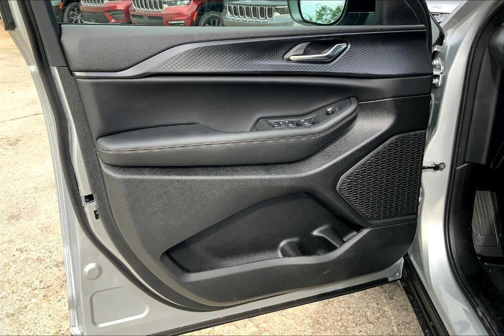 new 2025 Jeep Grand Cherokee L car, priced at $39,742