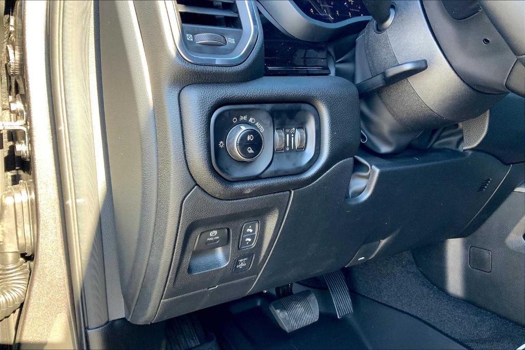 new 2025 Ram 1500 car, priced at $61,044