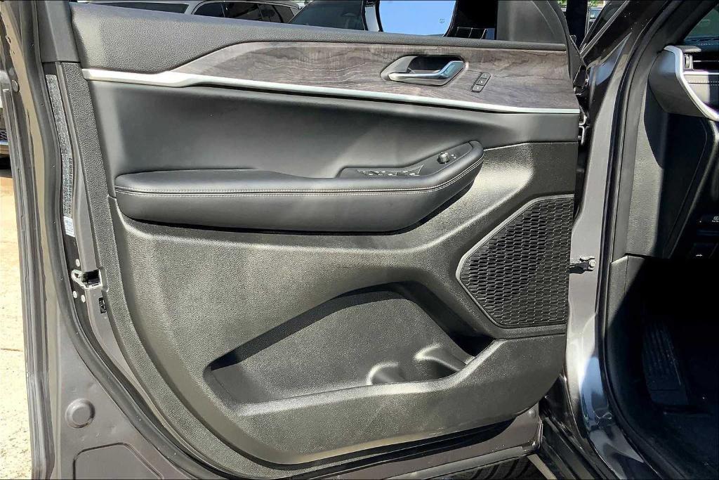new 2025 Jeep Grand Cherokee L car, priced at $46,692