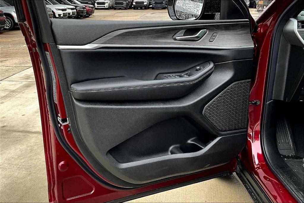 new 2025 Jeep Grand Cherokee L car, priced at $42,795