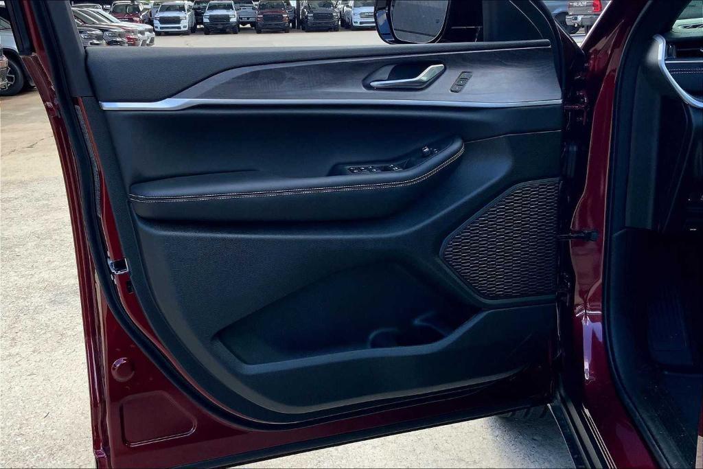 new 2025 Jeep Grand Cherokee L car, priced at $45,312