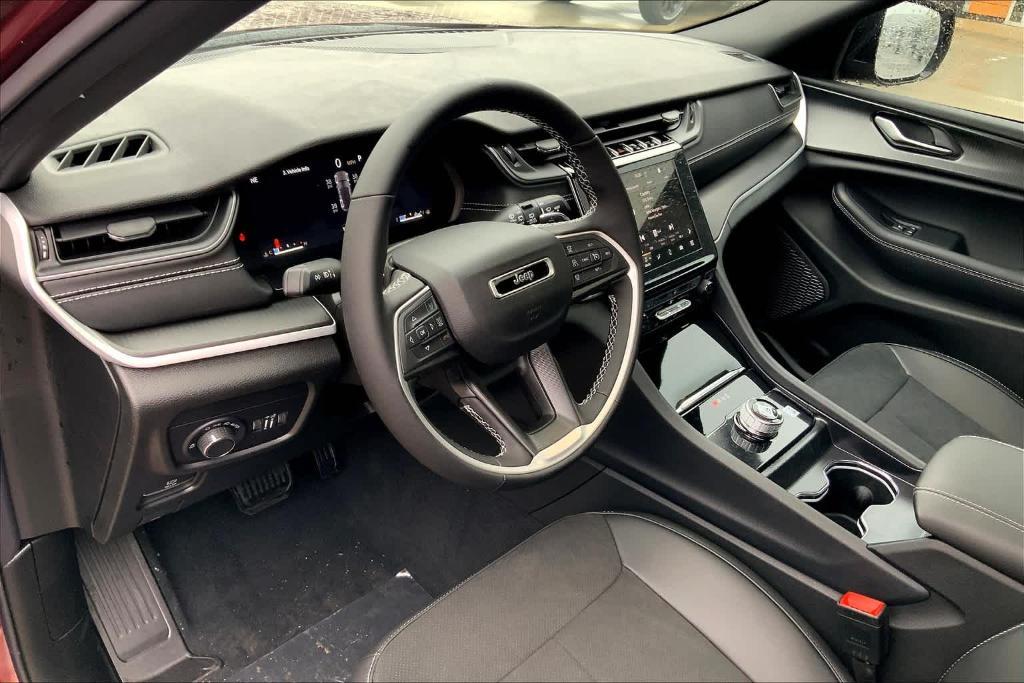 new 2025 Jeep Grand Cherokee car, priced at $39,675