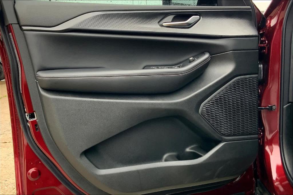 new 2025 Jeep Grand Cherokee car, priced at $39,675