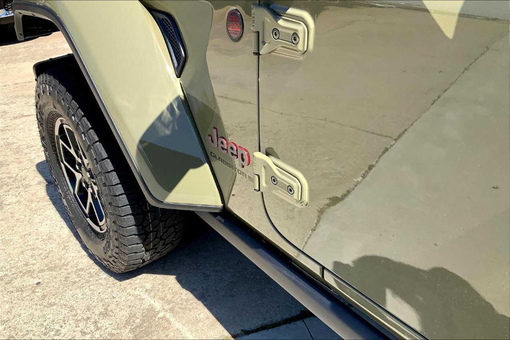 new 2025 Jeep Gladiator car, priced at $54,275