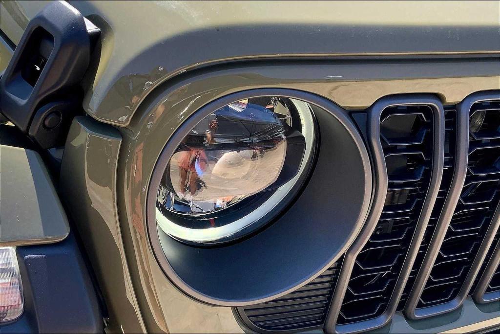 new 2025 Jeep Gladiator car, priced at $54,275