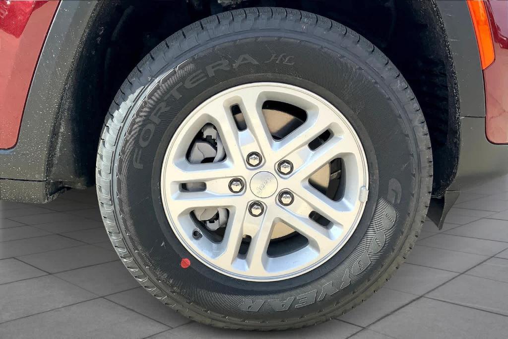 new 2025 Jeep Grand Cherokee car, priced at $34,920