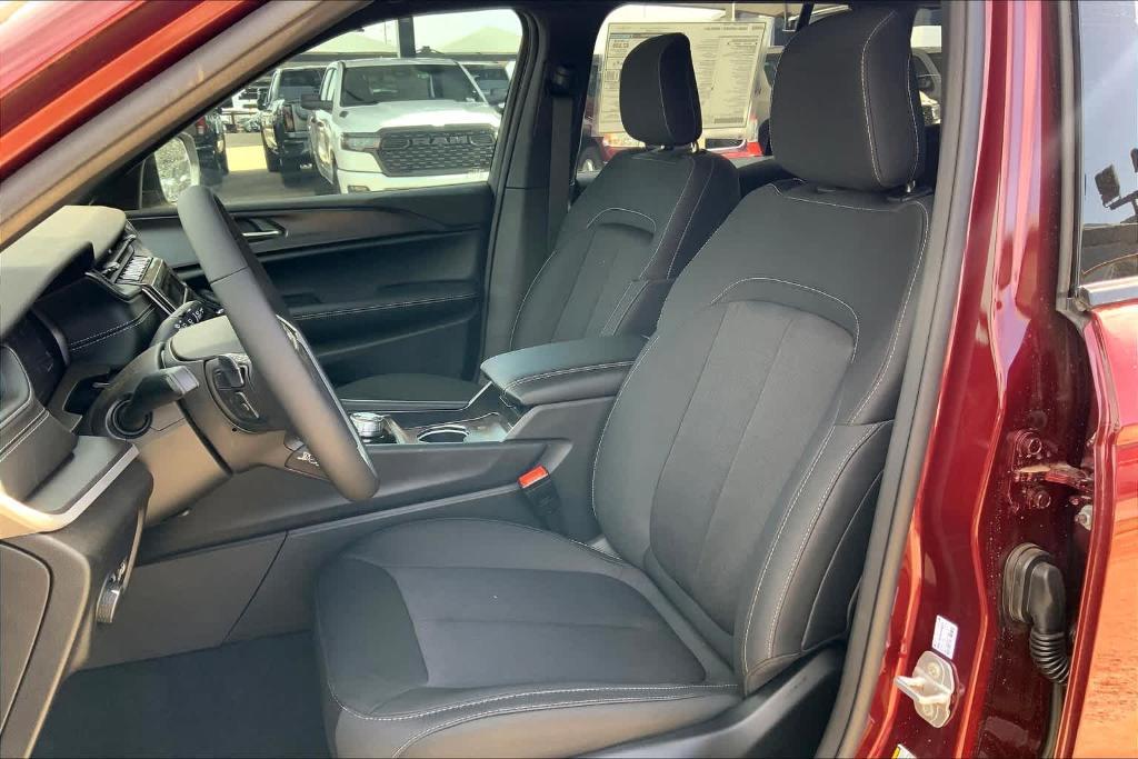 new 2025 Jeep Grand Cherokee car, priced at $34,920