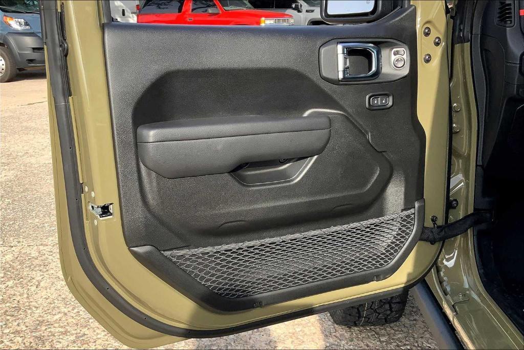 new 2025 Jeep Gladiator car, priced at $44,546