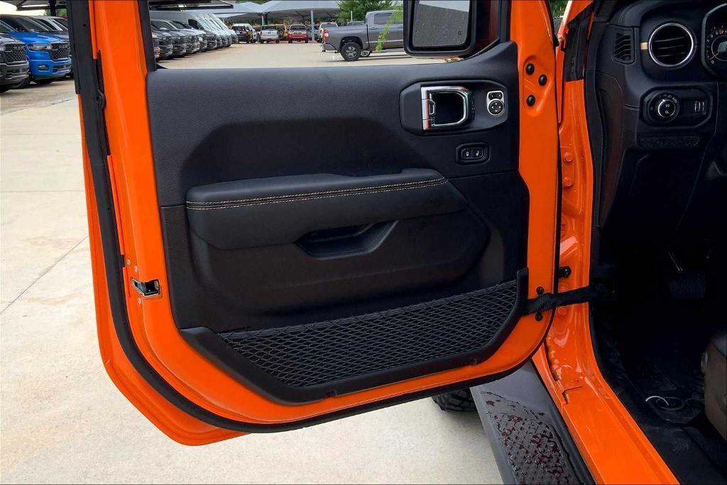 new 2025 Jeep Gladiator car, priced at $41,777