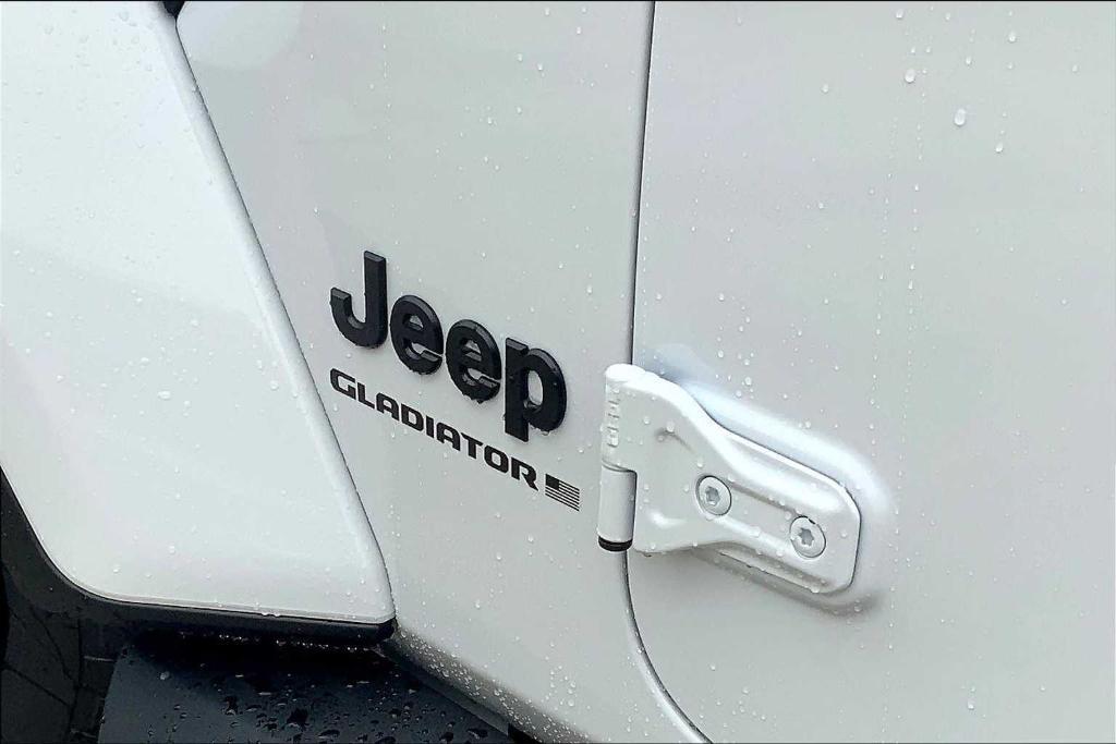 new 2025 Jeep Gladiator car, priced at $40,262