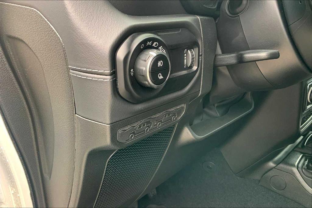 new 2025 Jeep Gladiator car, priced at $40,262