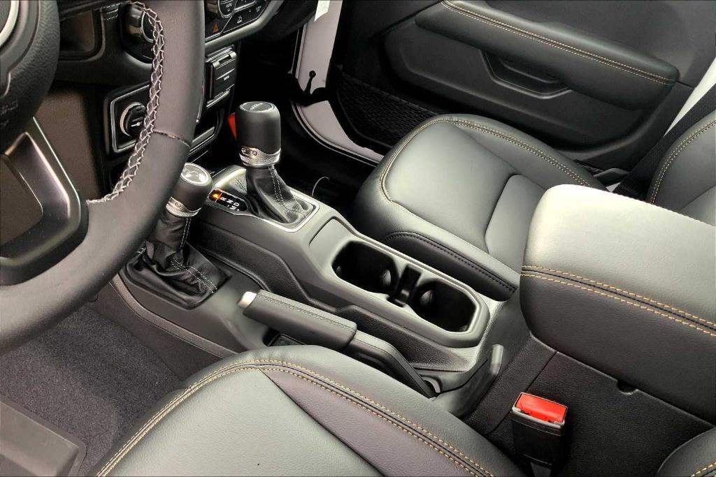 new 2025 Jeep Gladiator car, priced at $40,262
