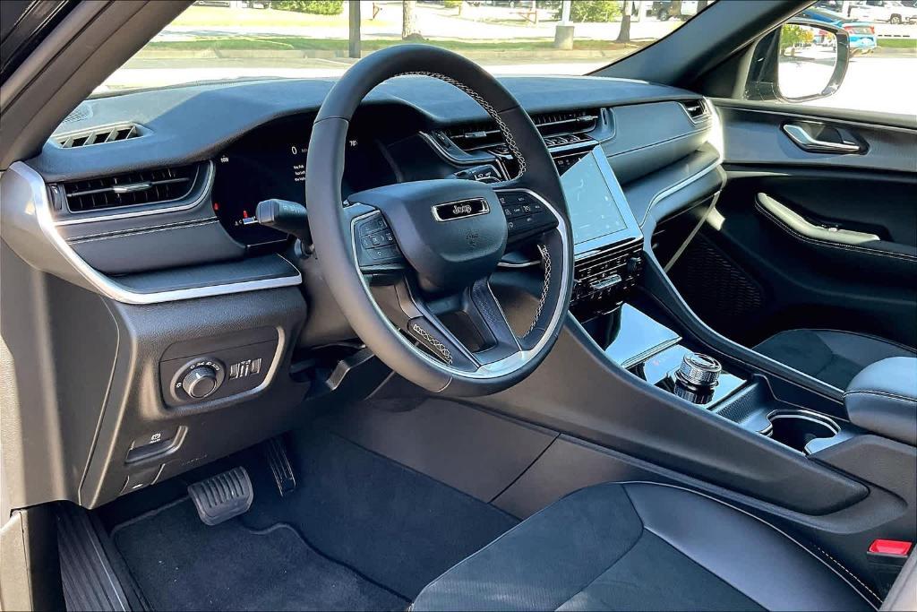 new 2025 Jeep Grand Cherokee car, priced at $43,499