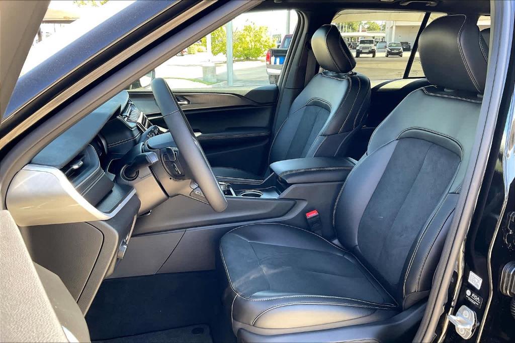 new 2025 Jeep Grand Cherokee car, priced at $43,499