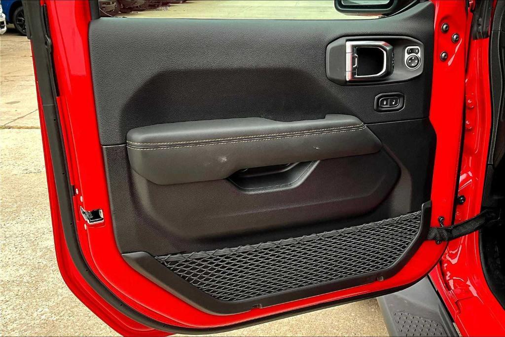 new 2025 Jeep Gladiator car, priced at $42,929