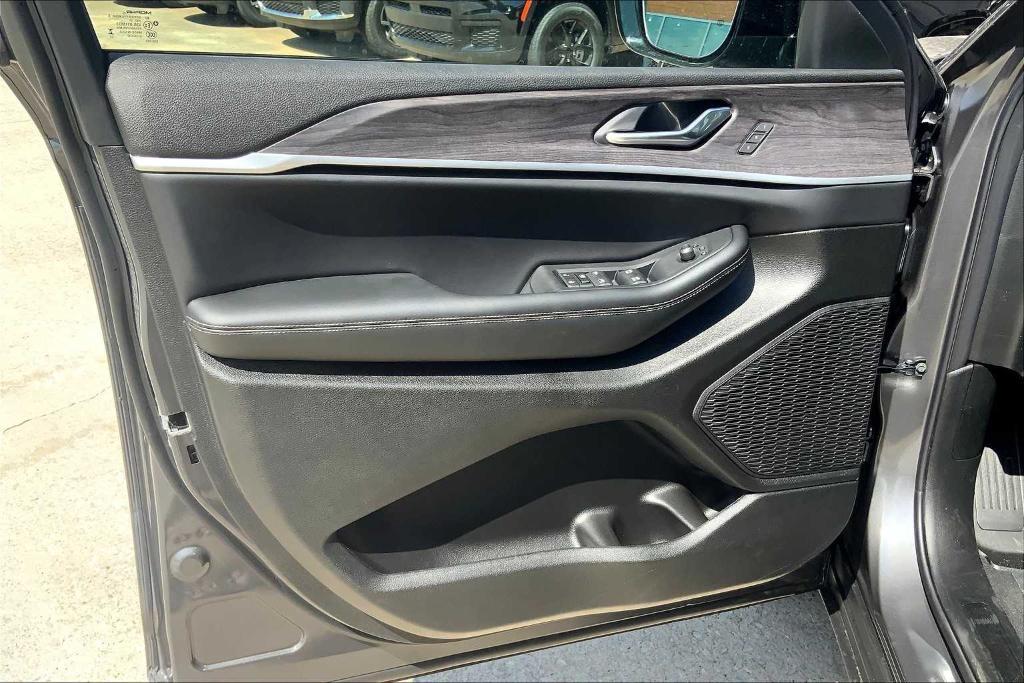 new 2025 Jeep Grand Cherokee car, priced at $39,612
