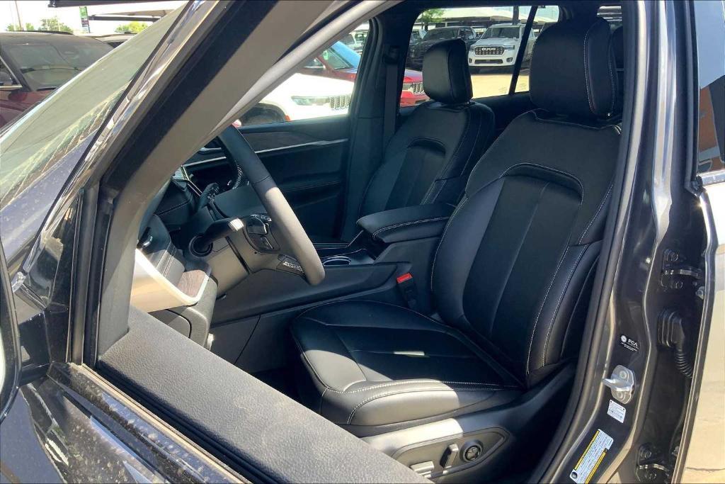 new 2025 Jeep Grand Cherokee car, priced at $39,612