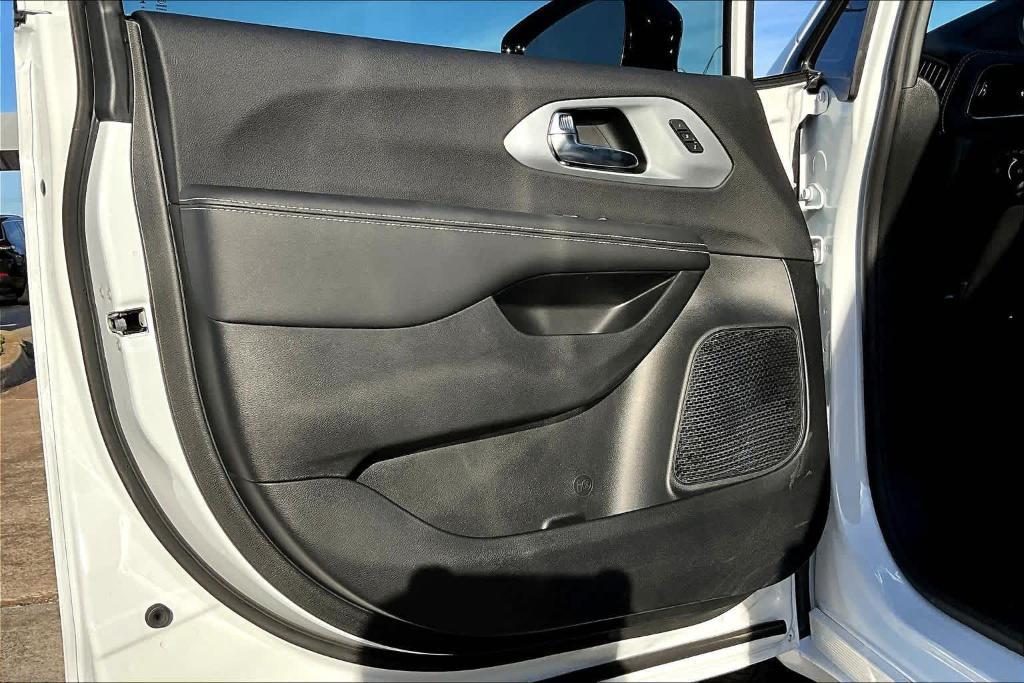 new 2026 Chrysler Pacifica car, priced at $45,350