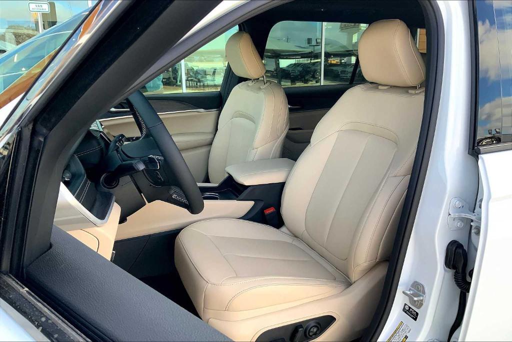 new 2025 Jeep Grand Cherokee L car, priced at $44,699