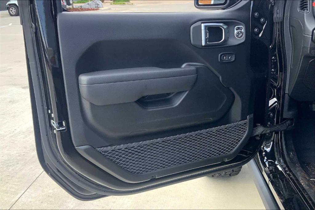 new 2025 Jeep Gladiator car, priced at $46,180