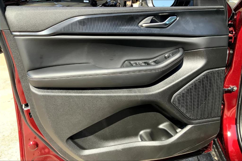 new 2025 Jeep Grand Cherokee car, priced at $34,175