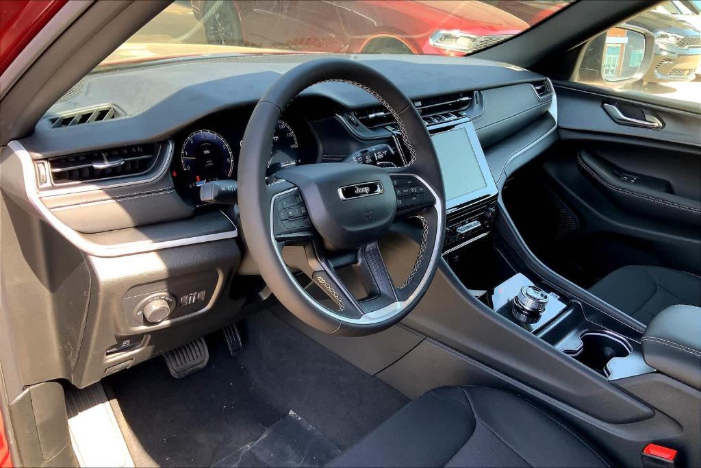 new 2025 Jeep Grand Cherokee car, priced at $34,175
