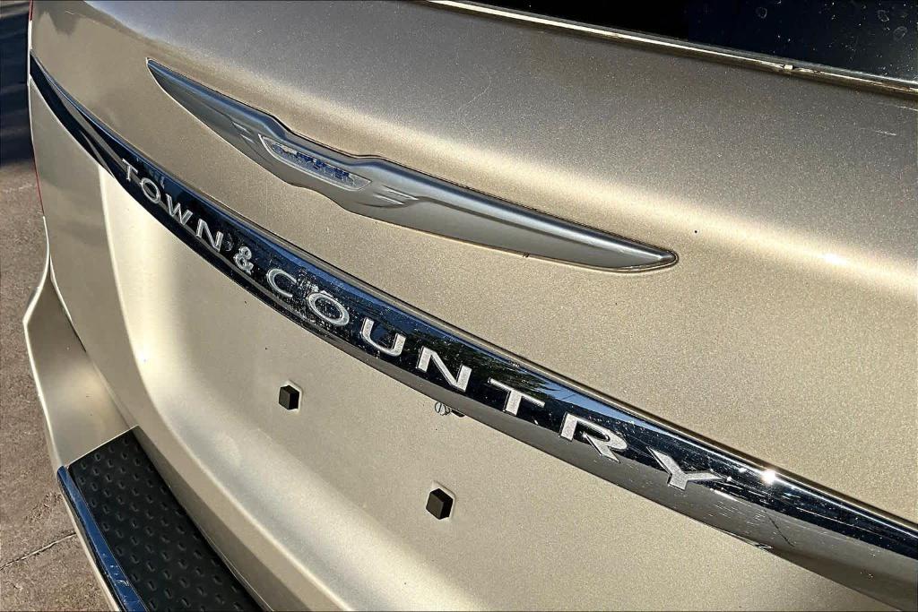 used 2014 Chrysler Town & Country car, priced at $5,995