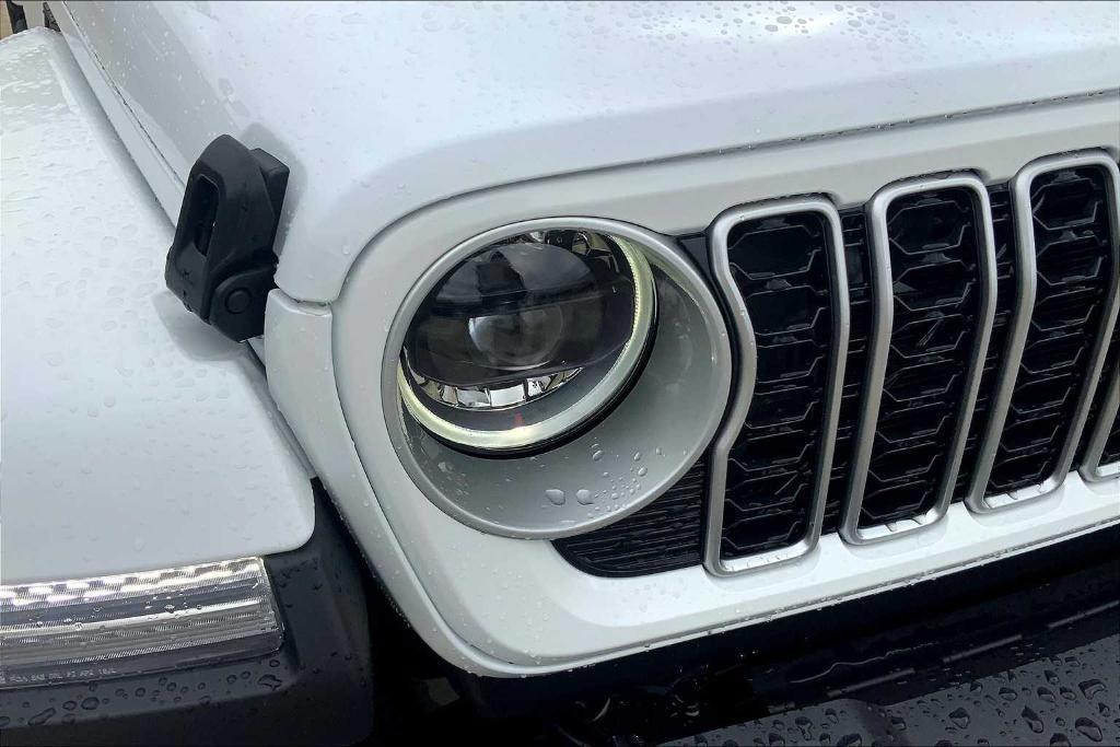 new 2025 Jeep Wrangler car, priced at $46,525