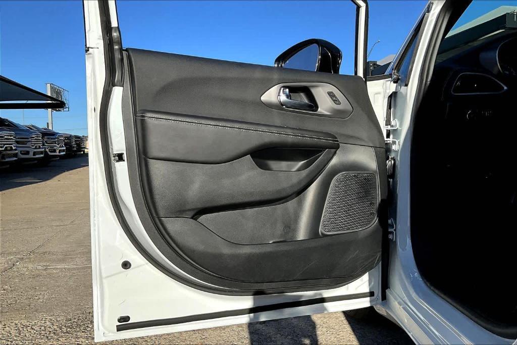 new 2026 Chrysler Pacifica car, priced at $37,465