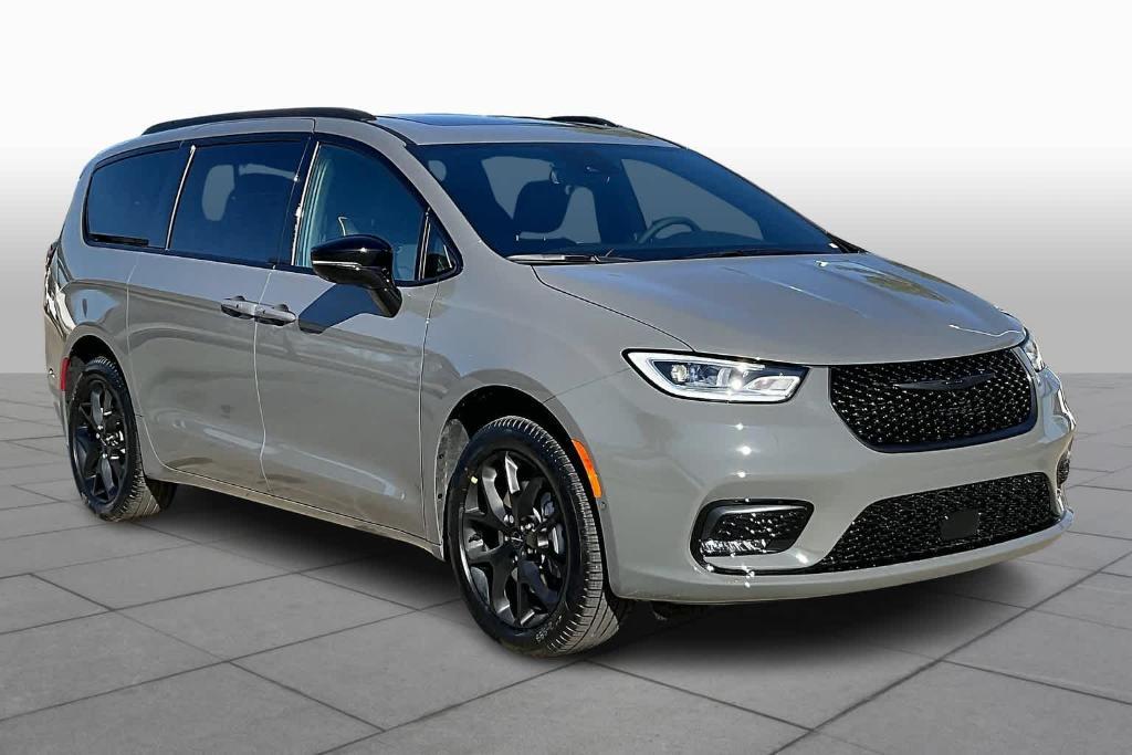 new 2025 Chrysler Pacifica car, priced at $50,498