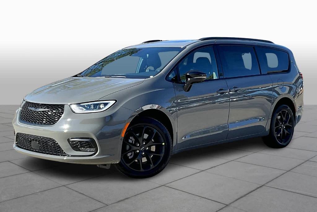 new 2025 Chrysler Pacifica car, priced at $50,498