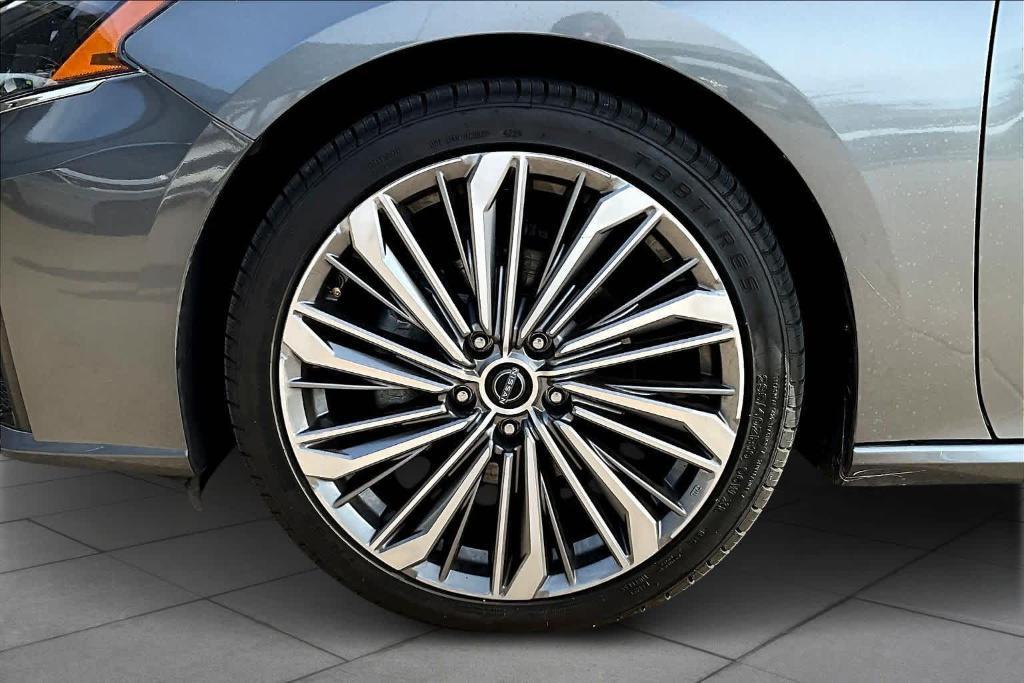 used 2023 Nissan Altima car, priced at $21,291