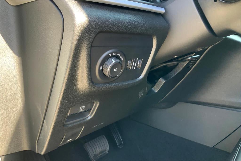 new 2025 Jeep Grand Cherokee car, priced at $43,440