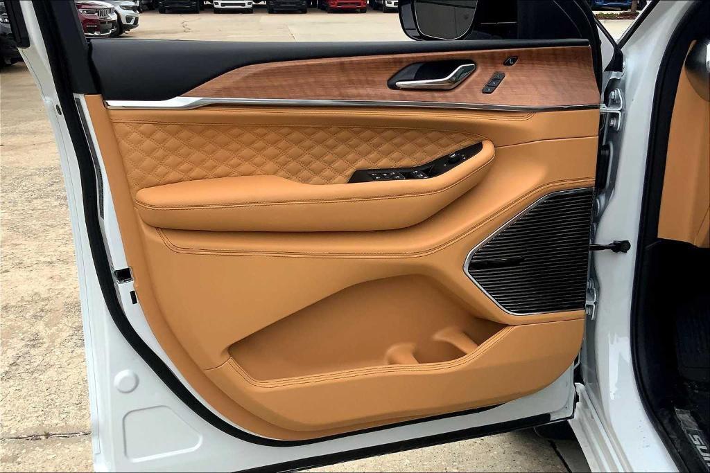 new 2025 Jeep Grand Cherokee L car, priced at $58,256