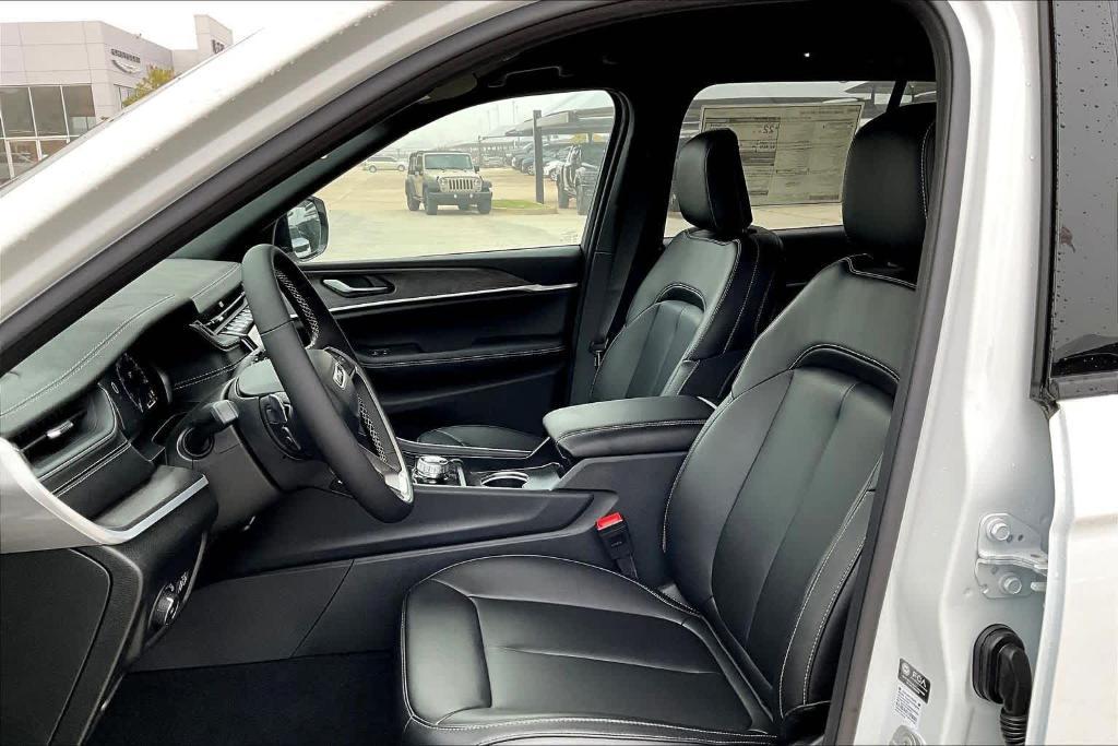 new 2025 Jeep Grand Cherokee car, priced at $40,486