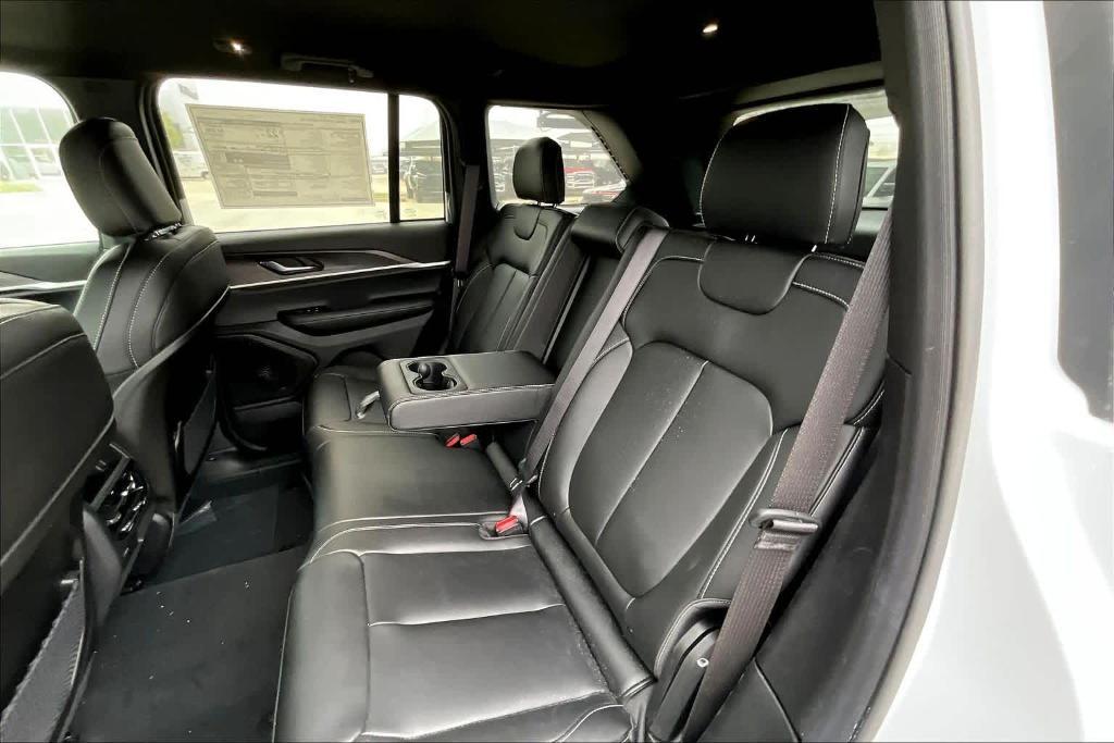 new 2025 Jeep Grand Cherokee car, priced at $40,486