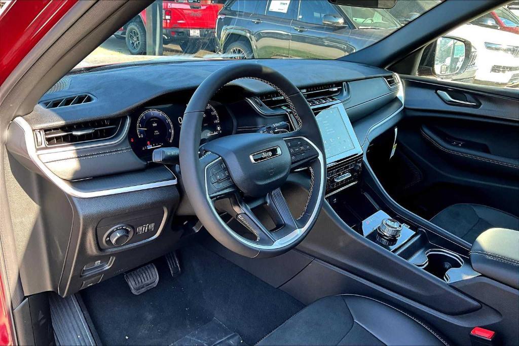 new 2025 Jeep Grand Cherokee car, priced at $41,136