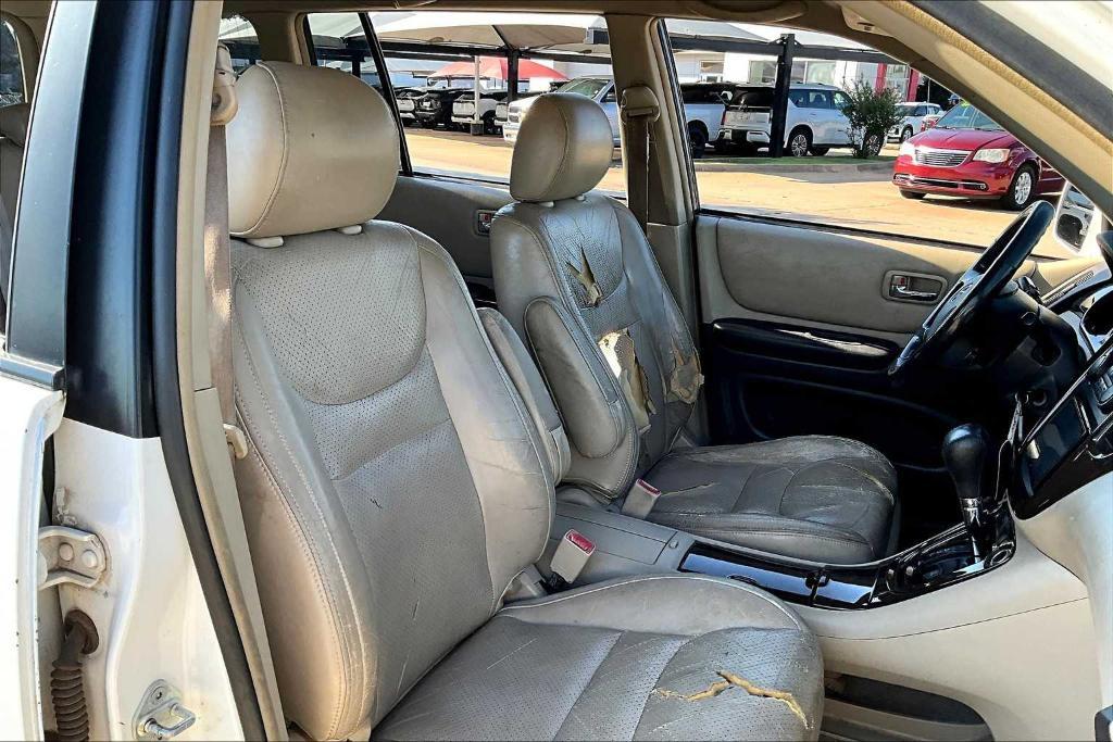 used 2002 Toyota Highlander car, priced at $3,997