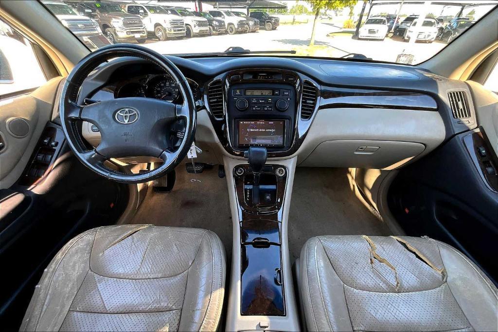 used 2002 Toyota Highlander car, priced at $3,997