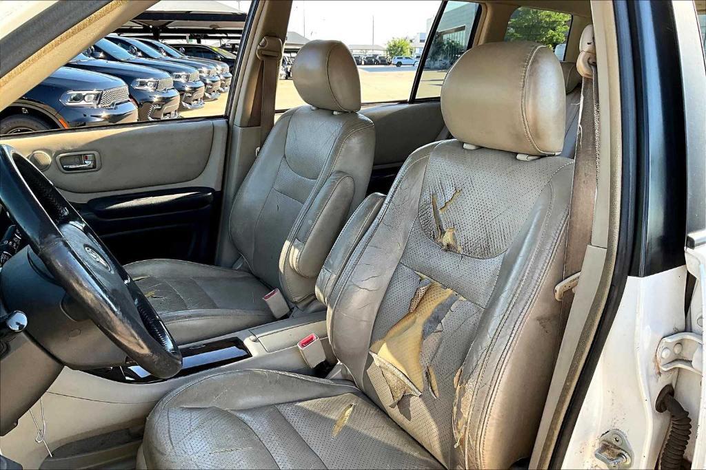 used 2002 Toyota Highlander car, priced at $3,997