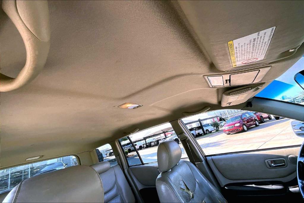 used 2002 Toyota Highlander car, priced at $3,997