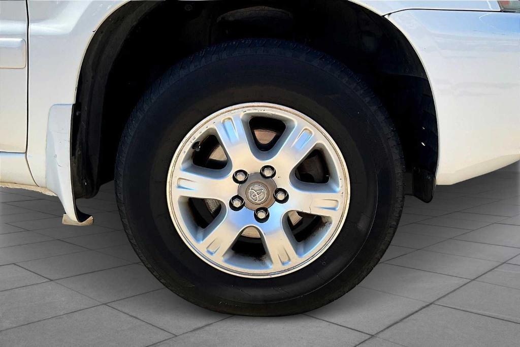 used 2002 Toyota Highlander car, priced at $3,997