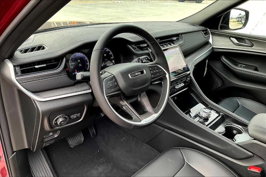 new 2025 Jeep Grand Cherokee car, priced at $43,889