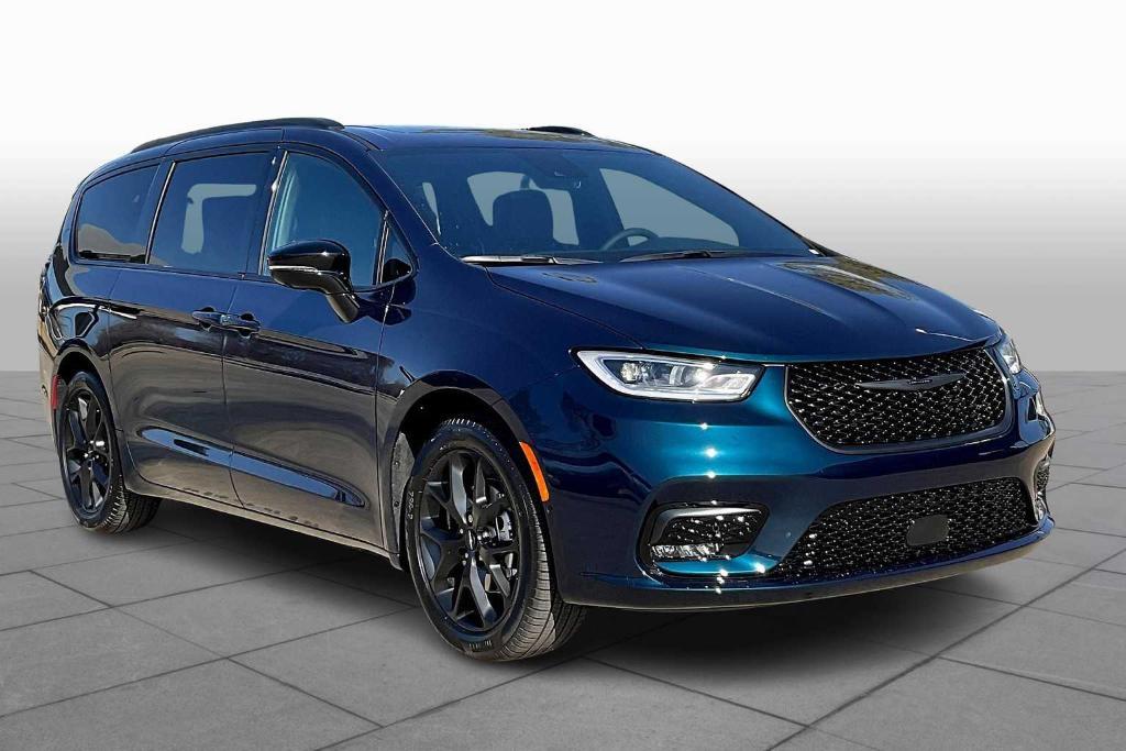 new 2025 Chrysler Pacifica car, priced at $46,800